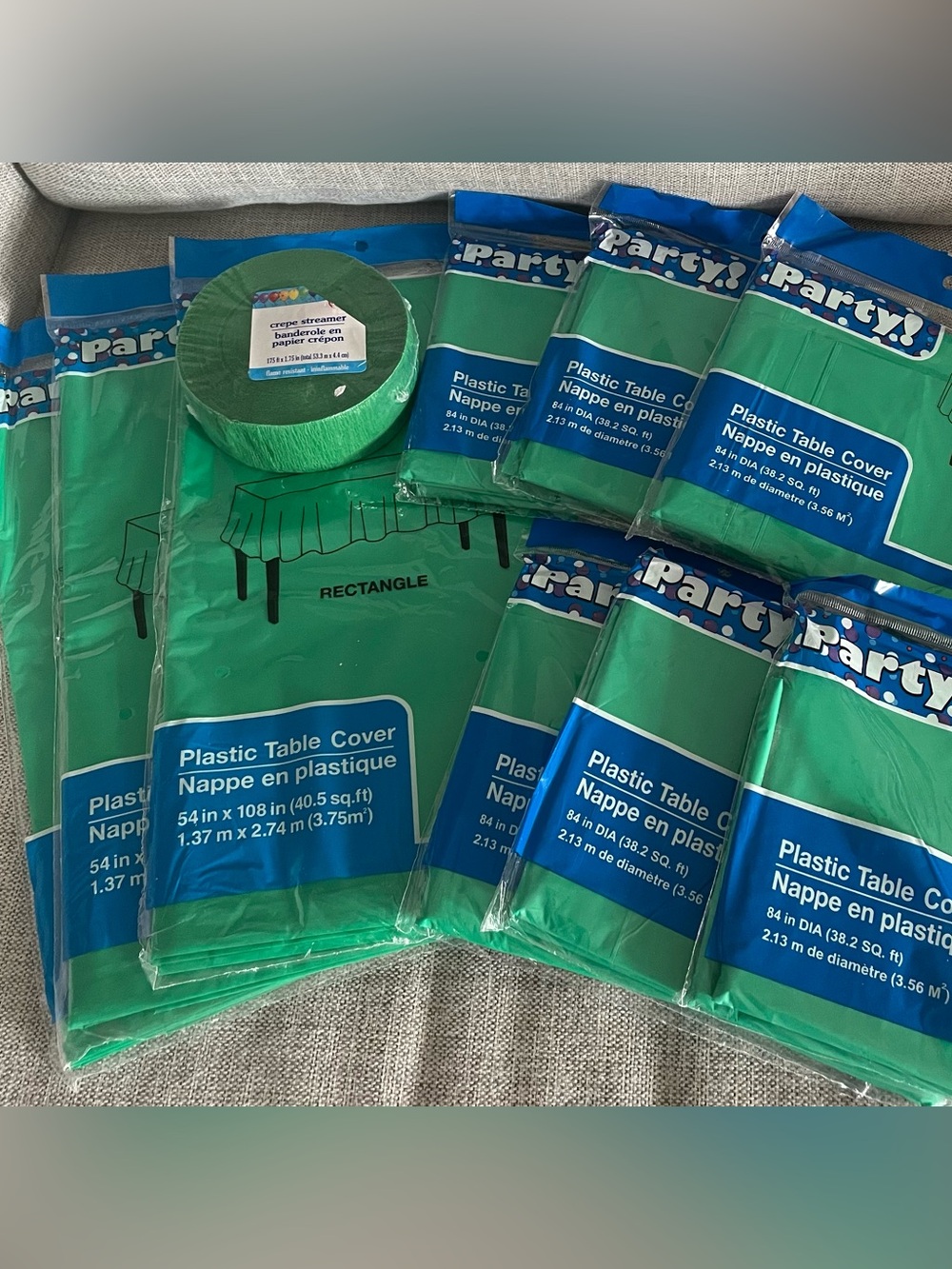 Green Disposable Plastic Table Covers & Crepe Streamer Pack